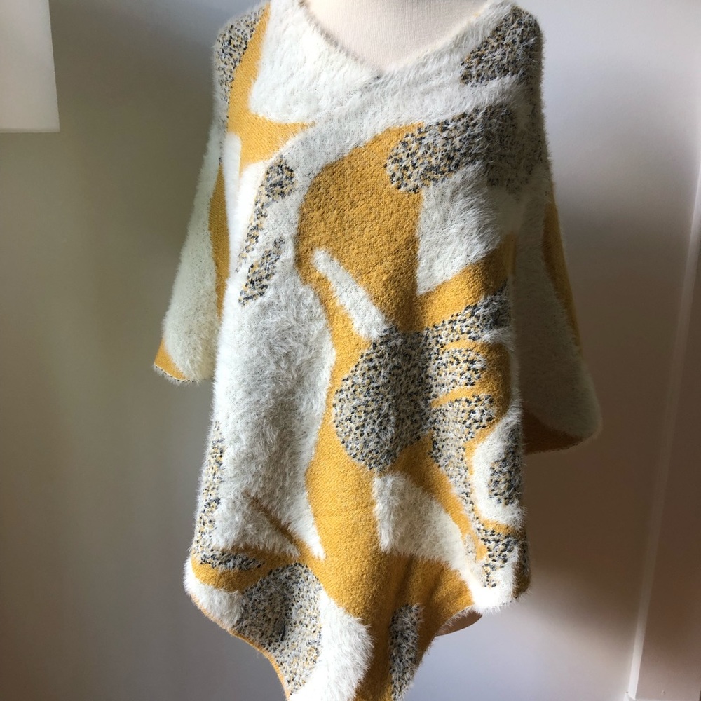 Women’s Sweater Poncho - Picture 2 of 5